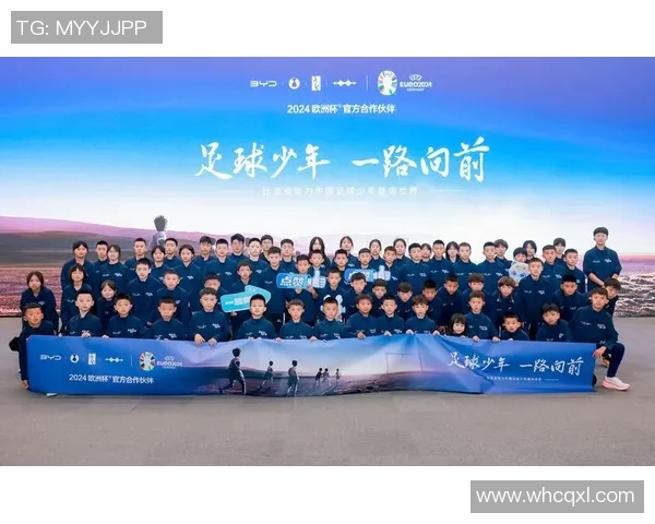 足球明星进场时的独特仪式揭秘：为何他们总要亲吻草坪与摸地的背后故事